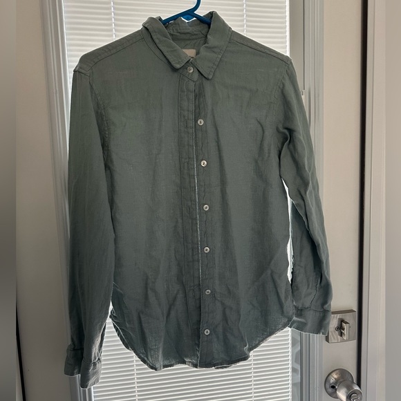 Abercrombie & Fitch Tops - Abercrombie and‎ Fitch bottom up long sleeve